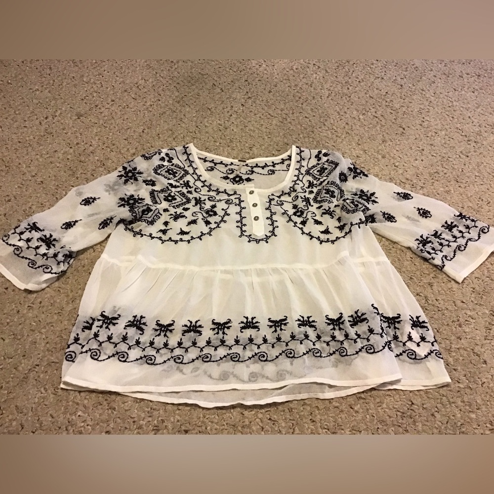 FREE PEOPLE SZ XS BOHO EMBROIDERED TOP EUC